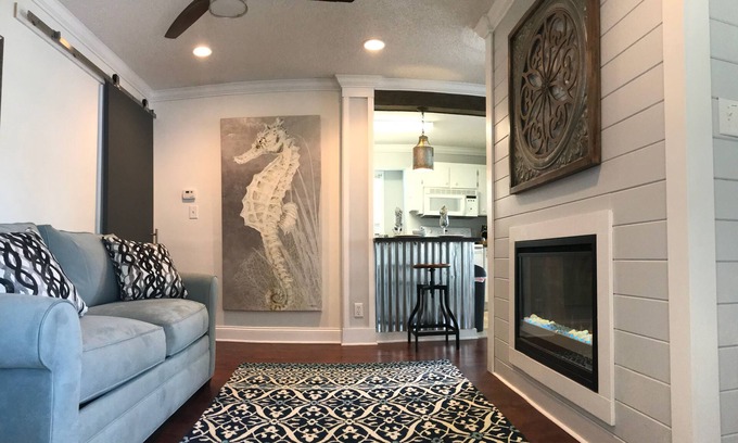 Saint Simons Heights Copropriété | Best Location Peaceful Luxurious 1 bdrm / 1 Bath Gated Condo, Pool, Fitness, Wifi