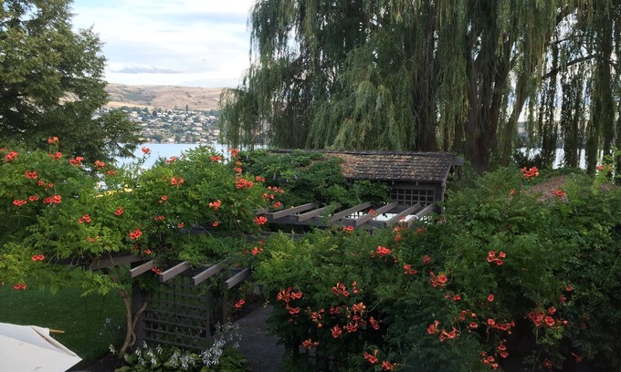 Vernon Maison | Best lot on the lake
