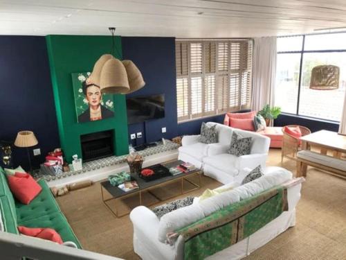 Voelklip Maison | Best of Both! Mountain and Sea View Home.