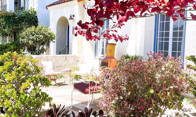 Belmont Shore Maison | Best of The Shore, Sleeps 4. Short walk to the beach, dining & shopping.