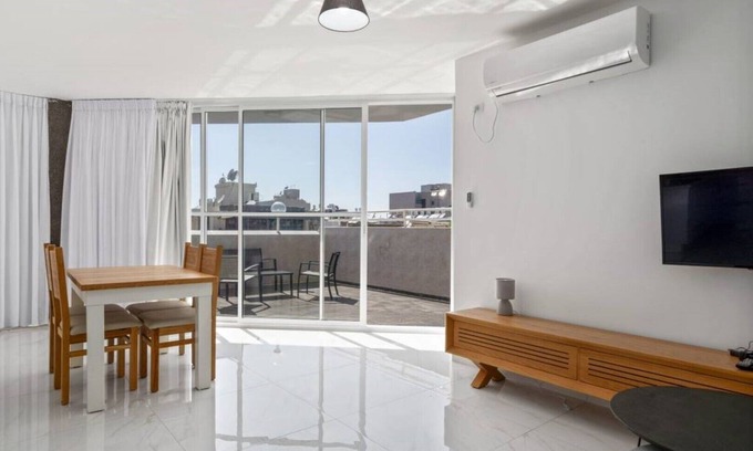 Bat Yam Appartement | Meilleure offre à Bat Yam à 2 min à pied de la plage et du balc