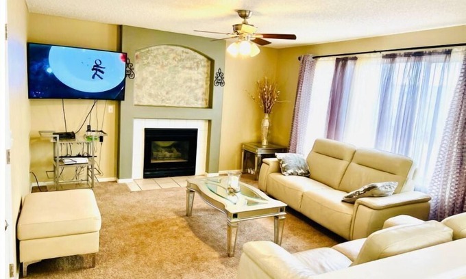 Green Valley Ranch Maison | Best place to live and DIA Airport 15 minutes , Downtown Denver 25 minutes all