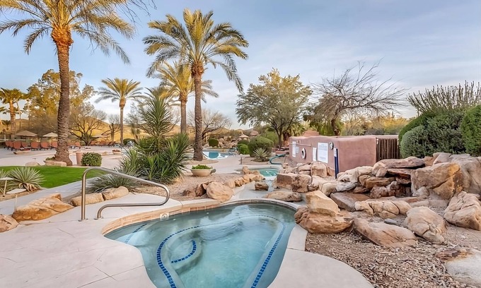 Cave Creek Hôtel | Best Place to Unwind! Free Parking, Full Kitchen, Swimming Pool!