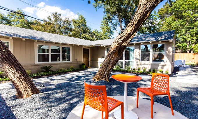Dallas Maison | Meilleures critiques Valeur incroyable! Oasis moderne du milieu du siècle au cœur de Dallas