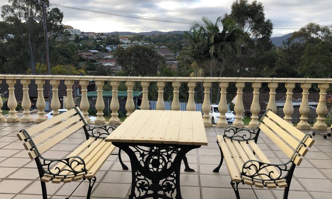 Farmborough Heights Maison | Best Southcoast home with Mt Kembla view