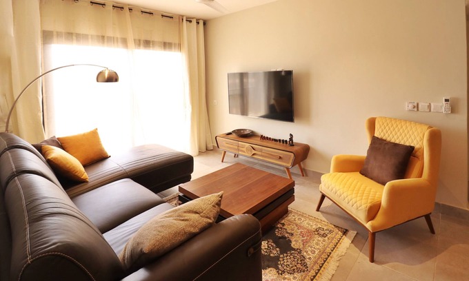 Kololi Appartement | Meilleur appartement de 2 chambres avec piscine, netflix et près de la plage