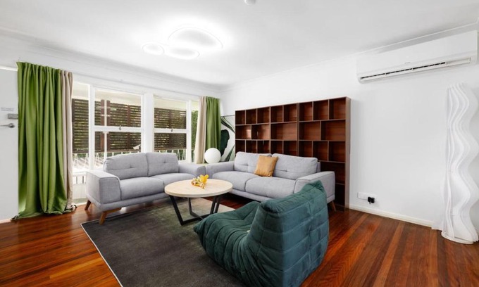 Nathan Maison | Best Value 4Beds Home Near Shops, Cafes and Forest