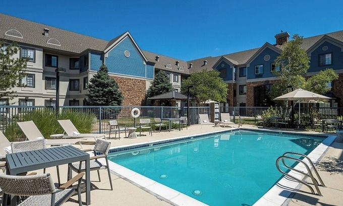 Acres Green Hôtel | Best Value, Quality Stay! w/ Pool, Near Saint Thomas More Park and Open Space!