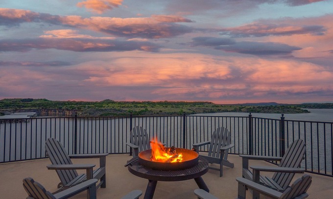 Palo Pinto County Maison | Best view of the lake, near Hells Gate with a pool/hot tub/large game room