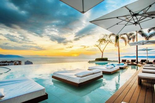 Alta Vista Appartement | BEST Views of PV-Banderas Bay from Rooftop Infinity Pool-Luxury Condo