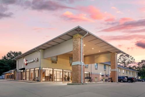 Demopolis Hôtel | Best Western Plus Two Rivers Hotel & Suites