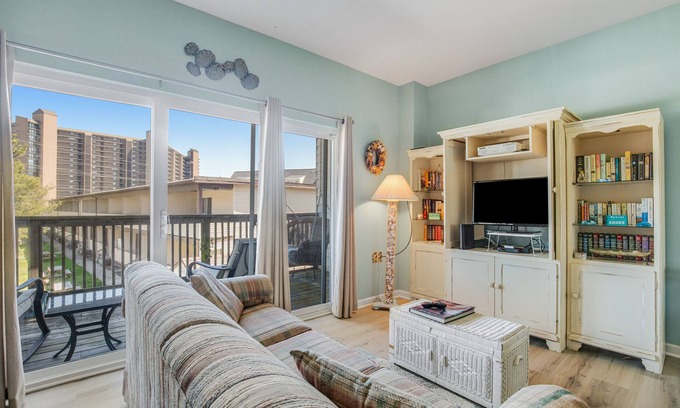 Bethany Beach Copropriété | Bethany Beach Inn suite close to beach with free WiFi, central AC, & balcony