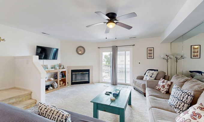 Ocean View Maison | Bethany Marina dog friendly bayfront townhouse w/pool, balcony, grill