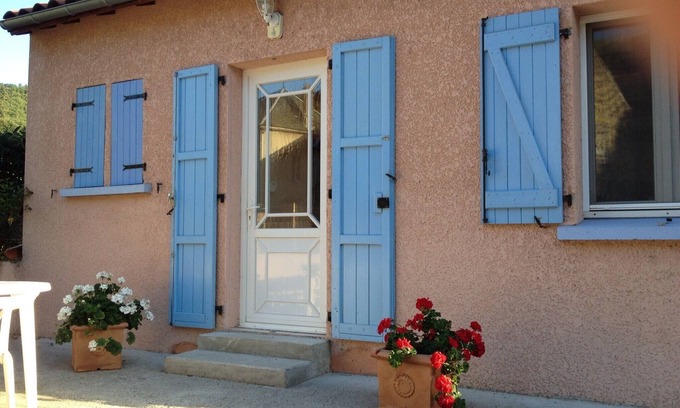 Grenier-Montgon Maison | Entre Blesle, Massiac et Brioude, Maison independante 6 personnes