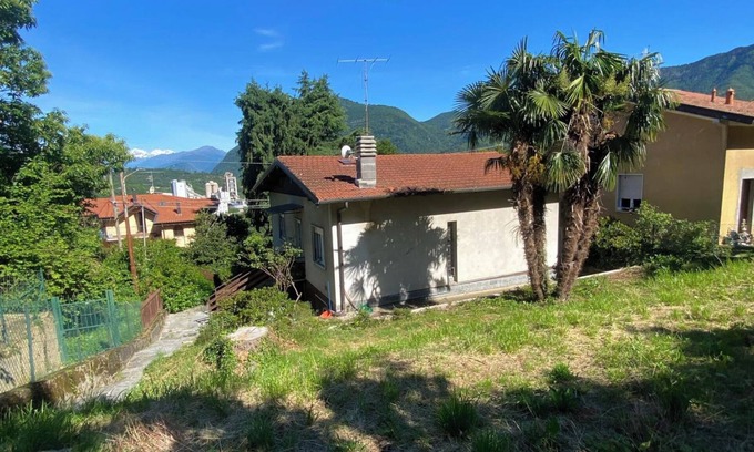 Gemonio Maison | Between lakes and mountains a detached cottage with garden and view.