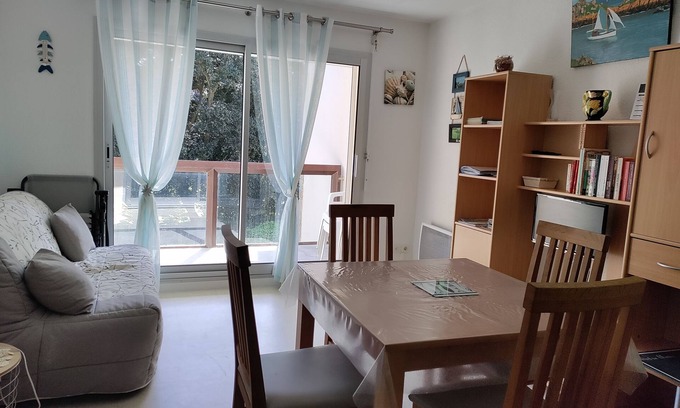 Saint-Jacques Appartement | Entre port et plage, petite residence au calme, à 100m de la mer