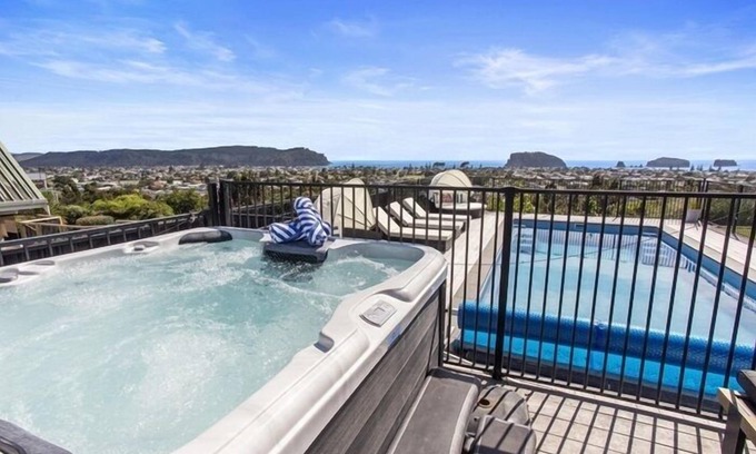 Whangamata Maison | Base: 2 (No extra guests allowed) 302 The Drive, Whangamata