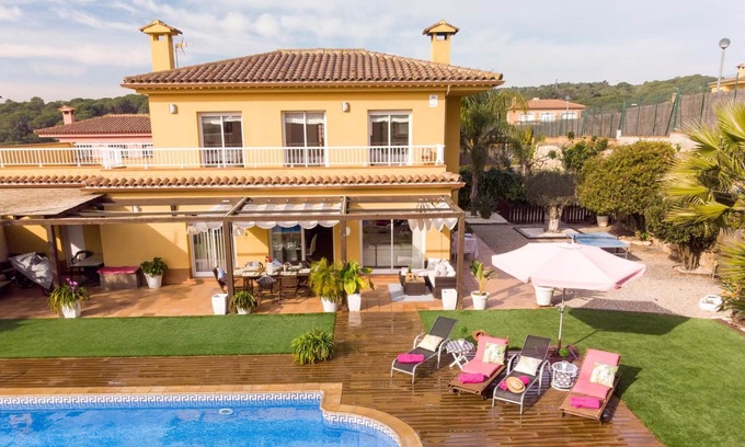 Condado del Jaruco Villa | BEVERLY HILLS LUX, PISCINE AVEC JARDIN, VILLA DESIGN, URBANISATION