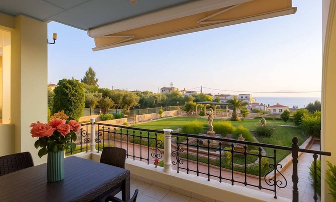 Avia Maison | Bianca Poolside Maisonette - Panoramic Golden View