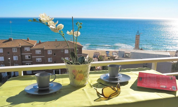 Montgat Appartement | Appartement BIANCA SEAVIEW & BEACH; balcon avec vue sur la mer, près la plage.