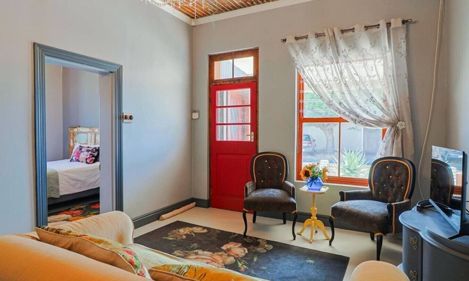 Kleinmond Cottage | Bietjie Sjiek – A Charming Coastal Escape in Kleinmond