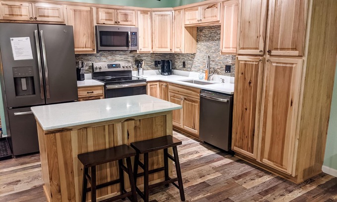 Voss Maison | Big Bass Bungalow @ Lake Ivie. 1bd/1ba Barndominium. Covered Boat Parking