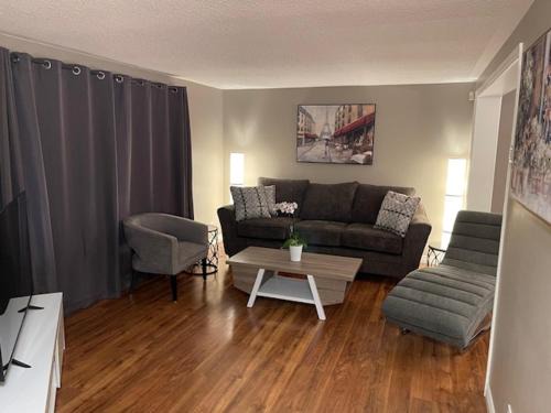 Ottawa Division Maison | Big Bedroom, 24