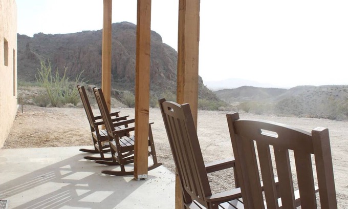 Terlingua Hôtel | Big Bend Lodging at Ten Bits Ranch | Room #7 - Ten Bits Gazette