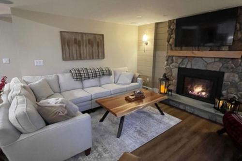Gray Maison | Big Birch on Little Sebago Lake