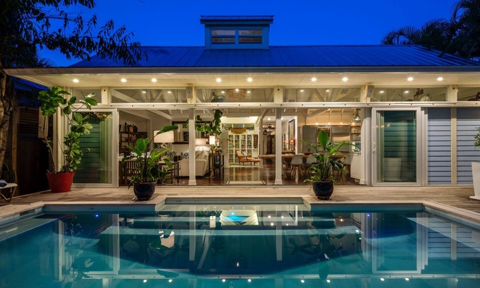 White Street Gallery District Maison | "Big Blu" is a 5-bed, 4-bath home with a heated pool in downtown Key West.