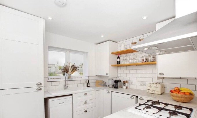 Mile End Appartement | Big, bright & cosy apartment 2 min from Mile End Station, near Victoria Park