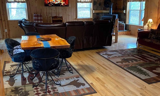 Curtis Township Maison | Big Buck Lodge 🦌- Insta-worthy, 360 Scenic Views & Pet Friendly 🐾!