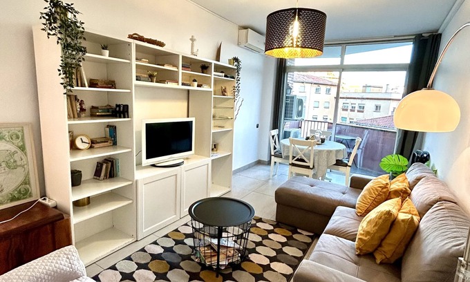 Navas Appartement | GRAND APPARTEMENT EN LA SAGRERA. Très calme et bien desservi(Pour Vous Aider)
