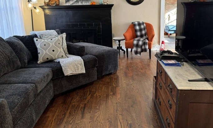 Ponca City Maison | Big Game Lodge/Lots of Games & Relaxation