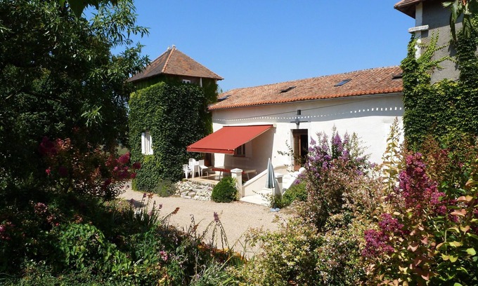 Verteillac Maison | Grande maison à la campagne avec piscine et vue panoramique