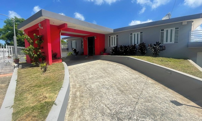 Rio Piedras Maison | Big House Next to the Airport