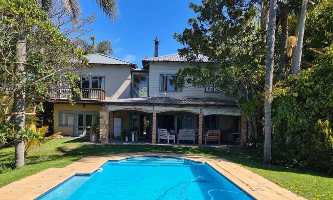 Harkerville Autre | Big Pet friendly Holiday Home with beautiful sunsets and your own swimming pool.