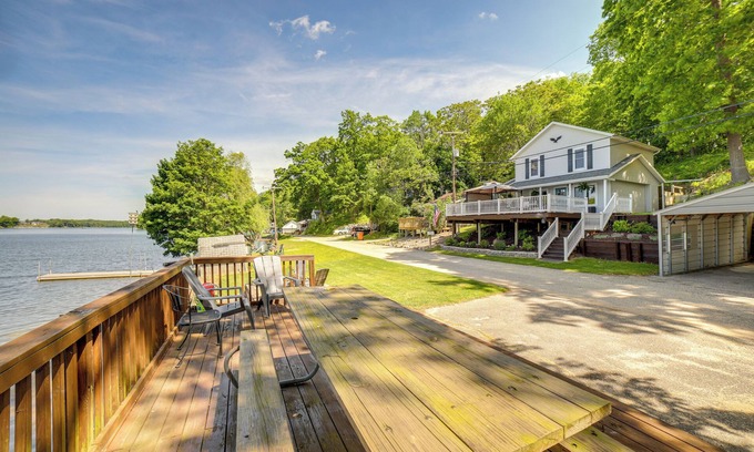 Smyrna Cottage | Big Pine Island Lake Cottage w/ Boat Dock & Kayaks