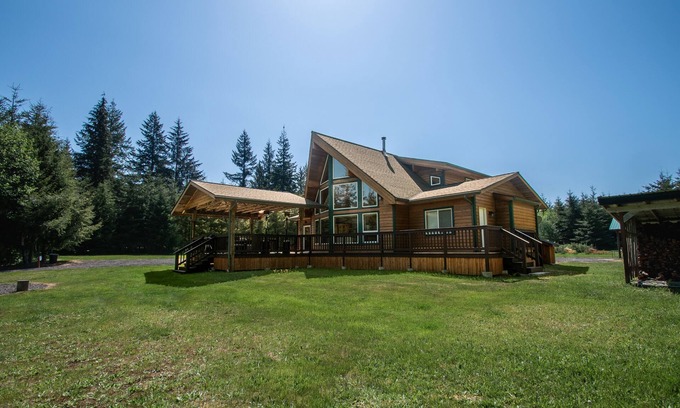 Forks Maison | Big Pine Retreat in Forks, WA near the Calawah River