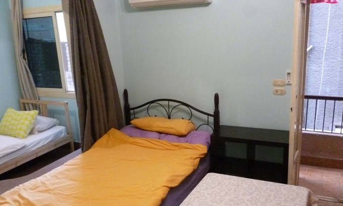 Az-Zaytun Appartement | Grande chambre privée avec balcon à Héliopolis