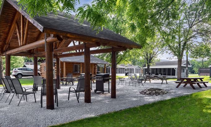 Buffalo City Cabine | Big River Escape Riverside Cabins