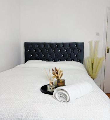 East Ham Maison | Big Room in East Ham