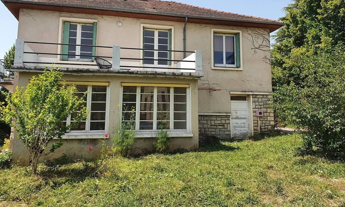 Meyssac Maison | Grande maison de vacances dans le charmant village de Meyssac