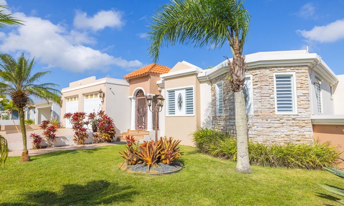 Aceitunas Maison | "Big Vacation House: Your Home Away From Home!"