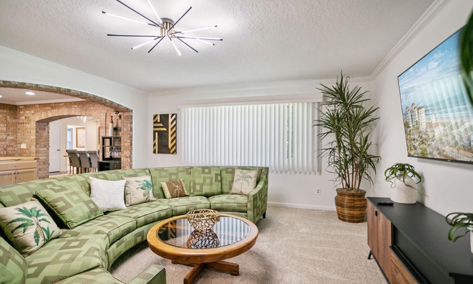 Isle of Palms Maison | Big Wheelchair Accessible Home Close to Beach/Mayo with Zen Den and Fenced Yard