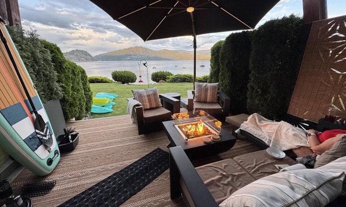 Scotch Creek Copropriété | Bigfoot's Beach Retreat - Shuswap Vacation & Sledding Destination