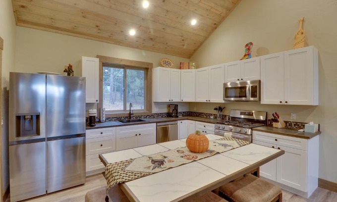 Woods Bay Maison | Bigfork Cottage with Lake Views 5 Mi to Downtown