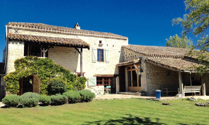 Belmontet Maison | Grange spacieuse avec charme sophistiqué, emplacement de lot tranquille et piscine isolée