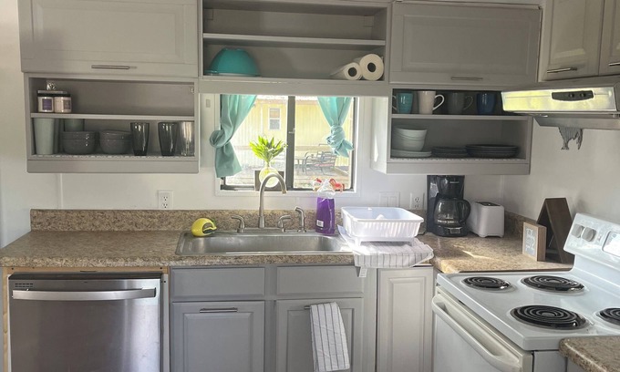 De Leon Springs Maison | BIKE WEEK -JEEP WEEK Charming 2-bedroom mobile home in DeLeon Sprgs w/ WiFi, AC