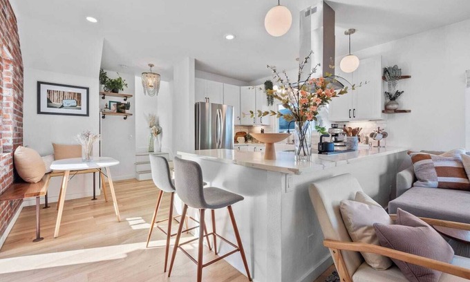 Point Loma Maison | Bikes, beach gear, private yard + walk to sand — your OB surf & chill escape awaits.